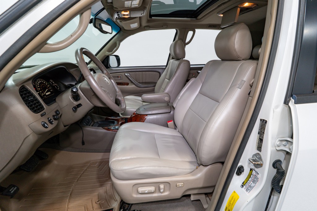 2005 Toyota Sequoia Image 12