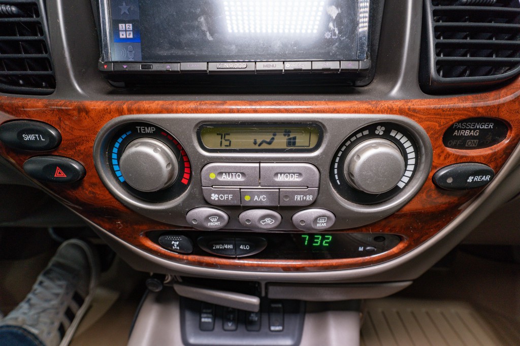 2005 Toyota Sequoia Image 17