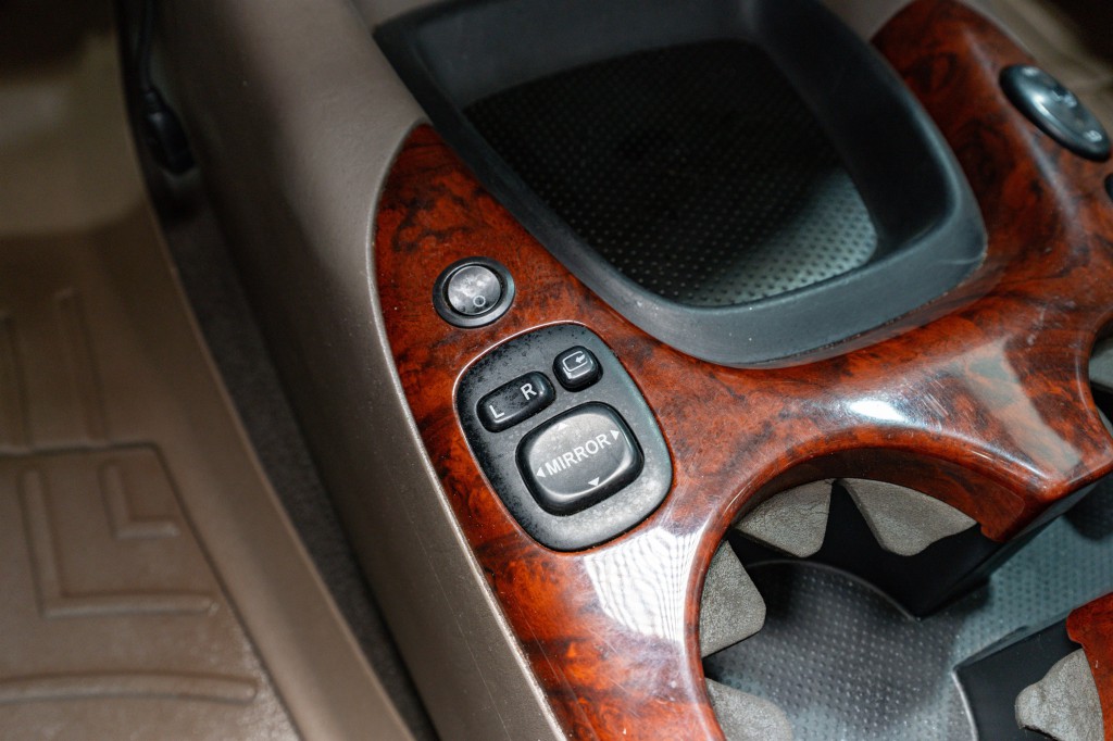 2005 Toyota Sequoia Image 21