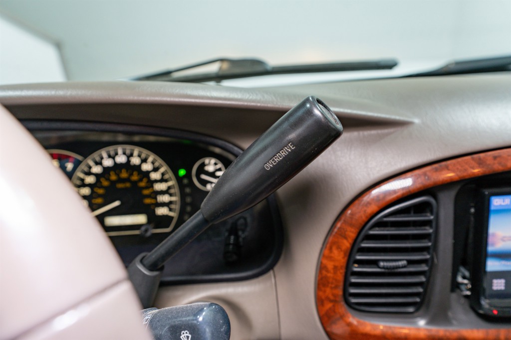 2005 Toyota Sequoia Image 24