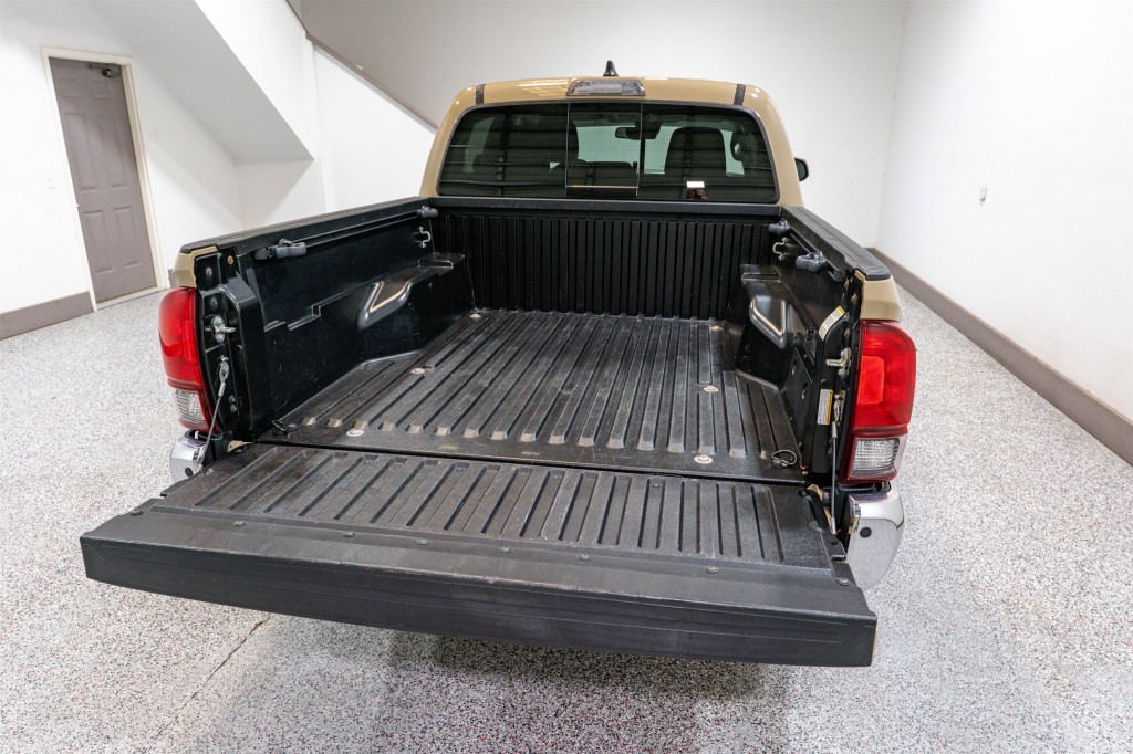 2020 Toyota Tacoma Image 11