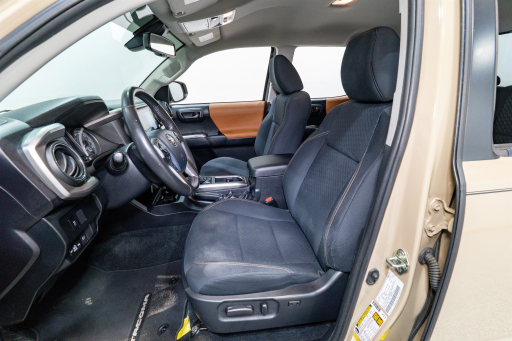 2020 Toyota Tacoma Image 15