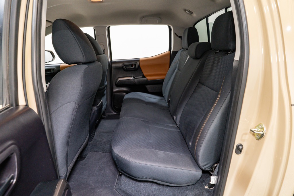2020 Toyota Tacoma Image 30