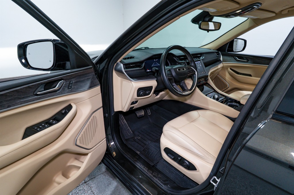 2022 Jeep Grand Cherokee Image 12