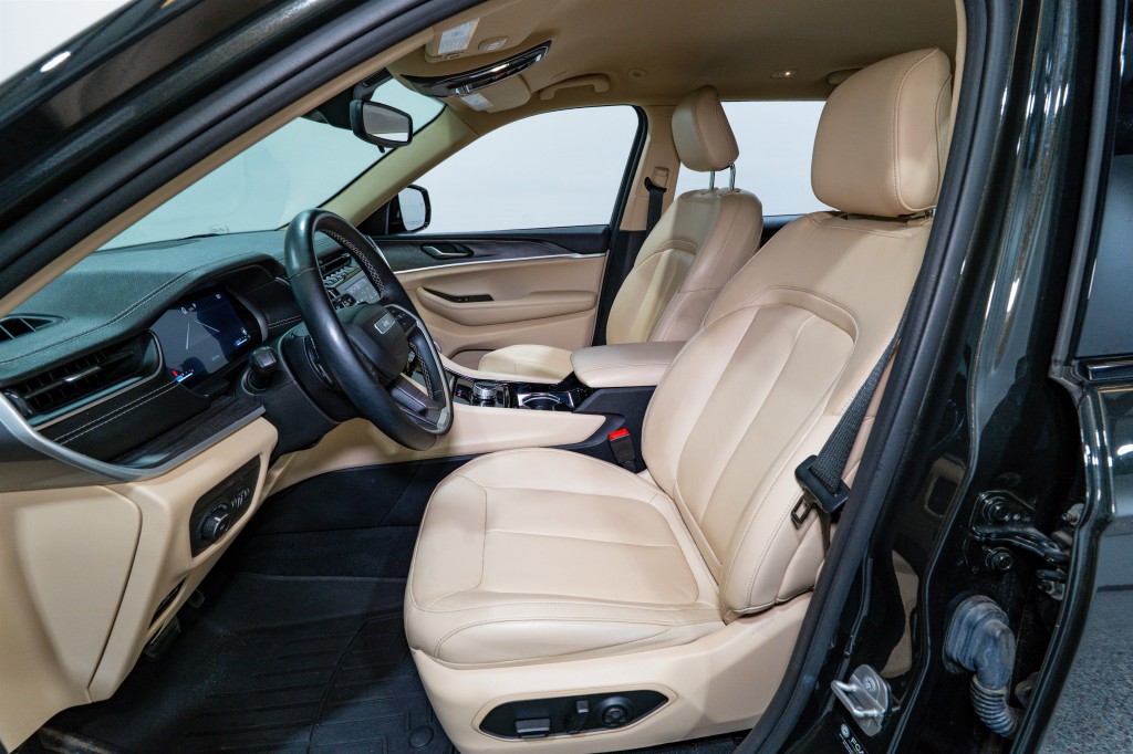 2022 Jeep Grand Cherokee Image 16