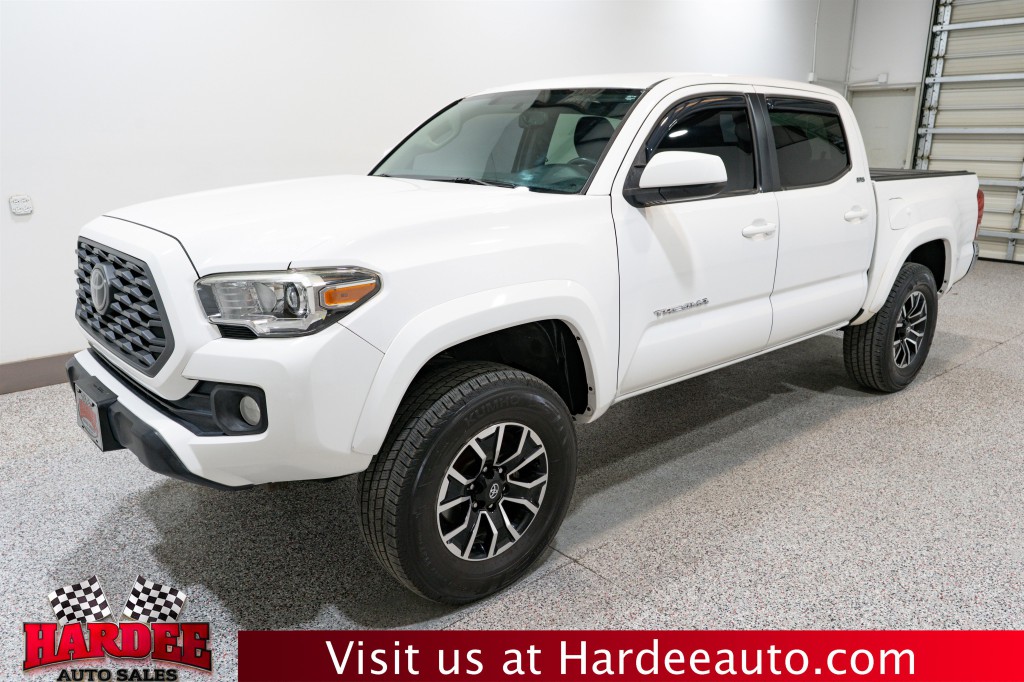 2017 Toyota Tacoma Image 2