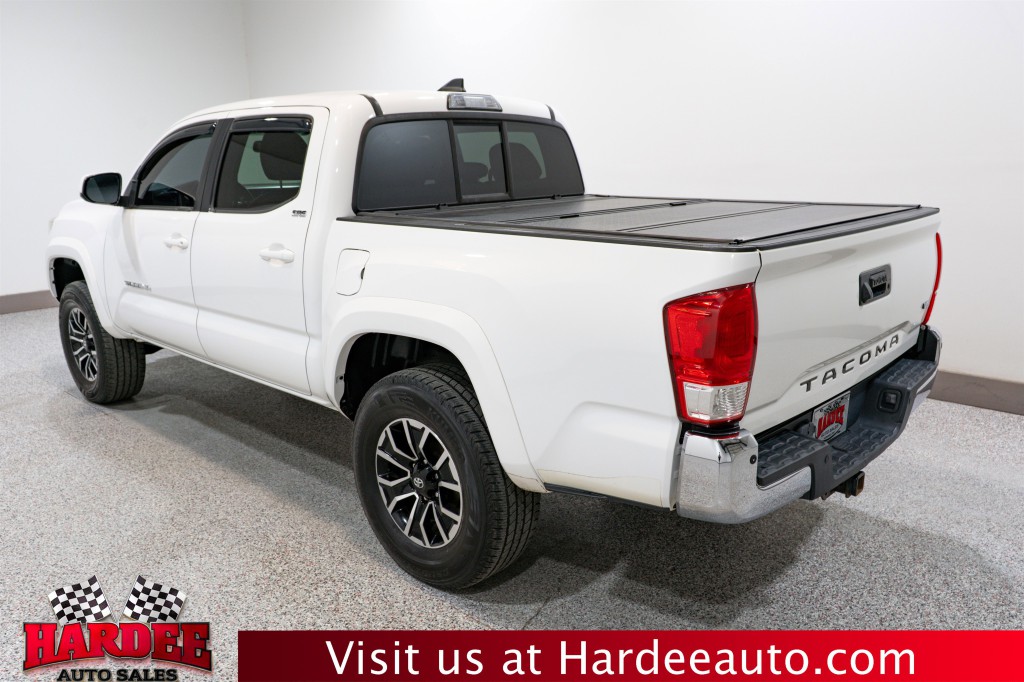 2017 Toyota Tacoma Image 3