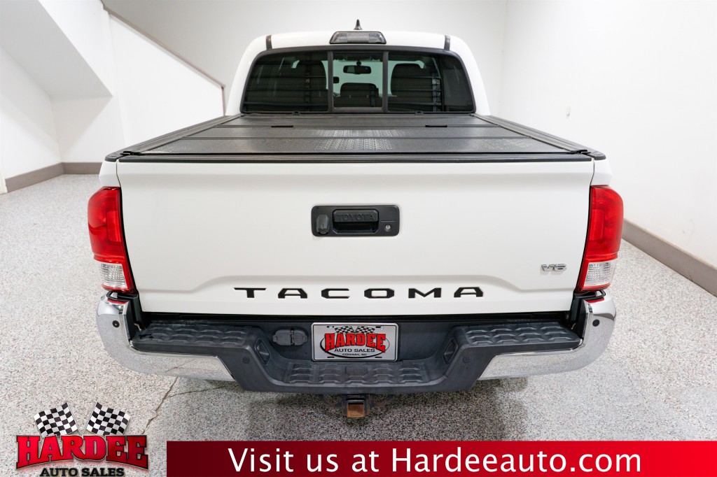 2017 Toyota Tacoma Image 4