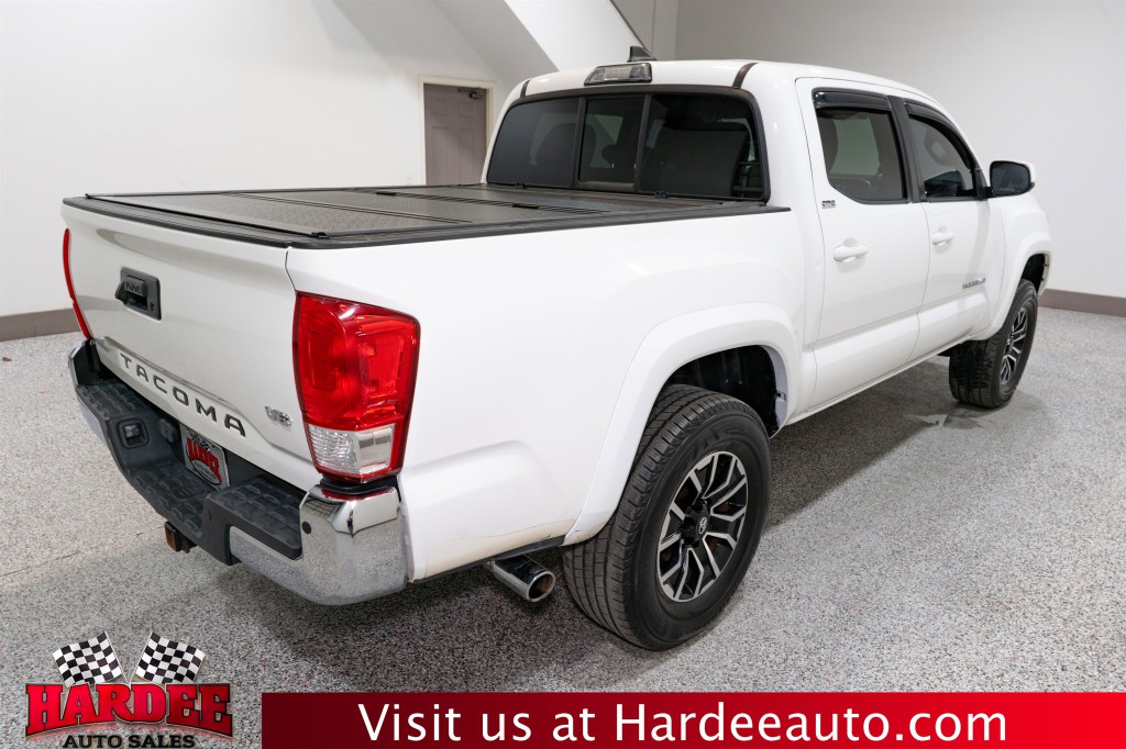 2017 Toyota Tacoma Image 5