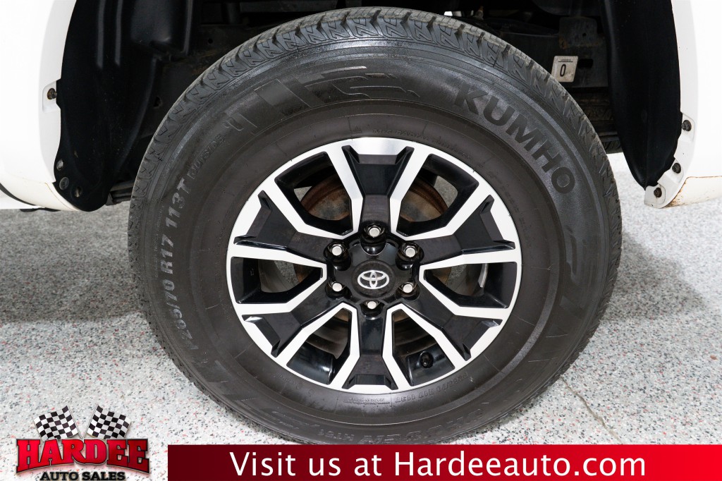 2017 Toyota Tacoma Image 10