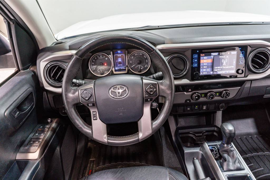 2017 Toyota Tacoma Image 13