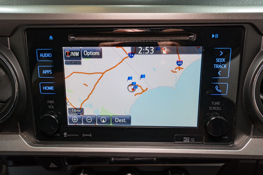 2017 Toyota Tacoma Image 17