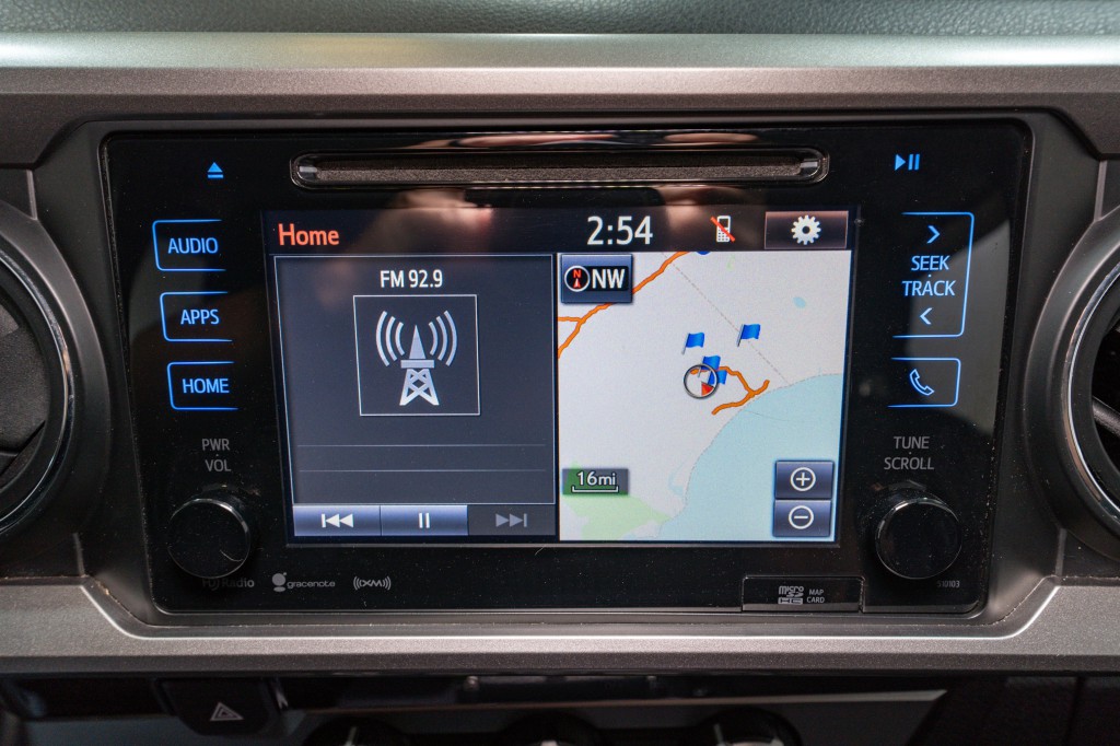 2017 Toyota Tacoma Image 18