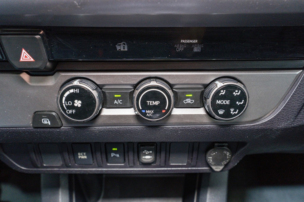 2017 Toyota Tacoma Image 22