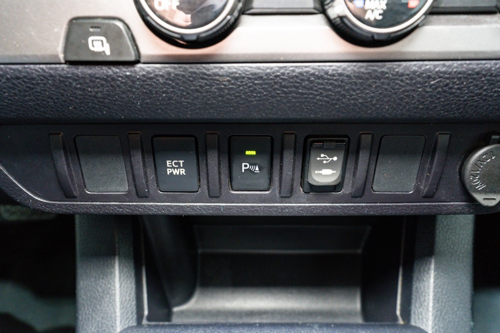 2017 Toyota Tacoma Image 23