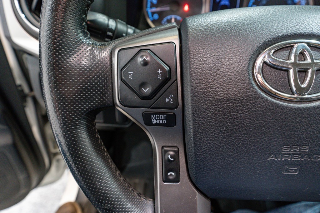 2017 Toyota Tacoma Image 27