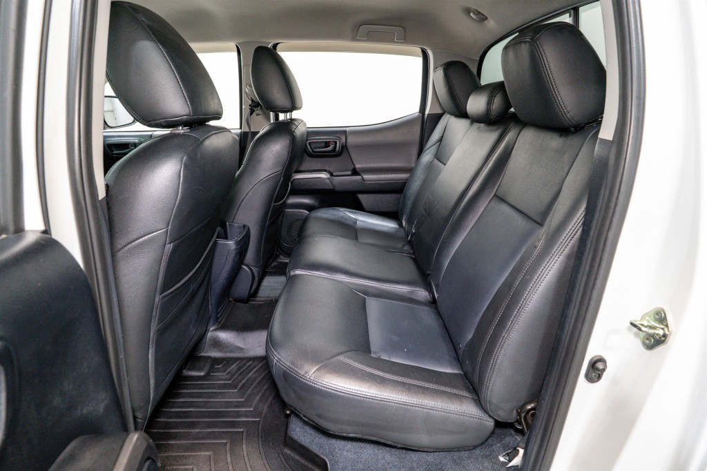 2017 Toyota Tacoma Image 31