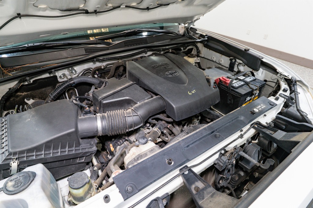 2017 Toyota Tacoma Image 32