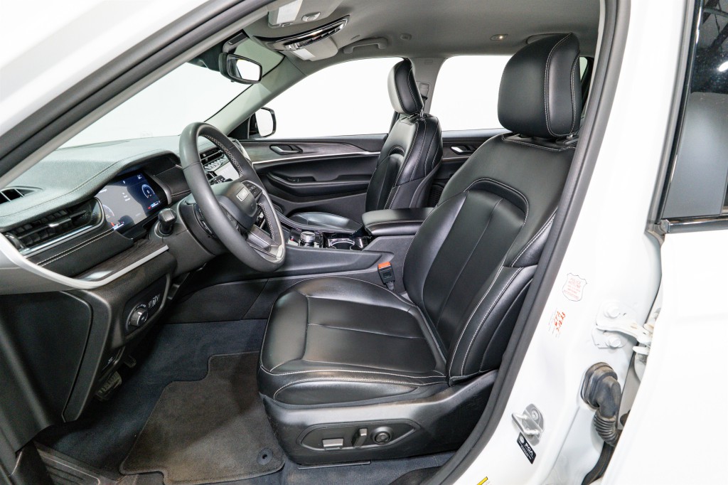 2023 Jeep Grand Cherokee Image 16