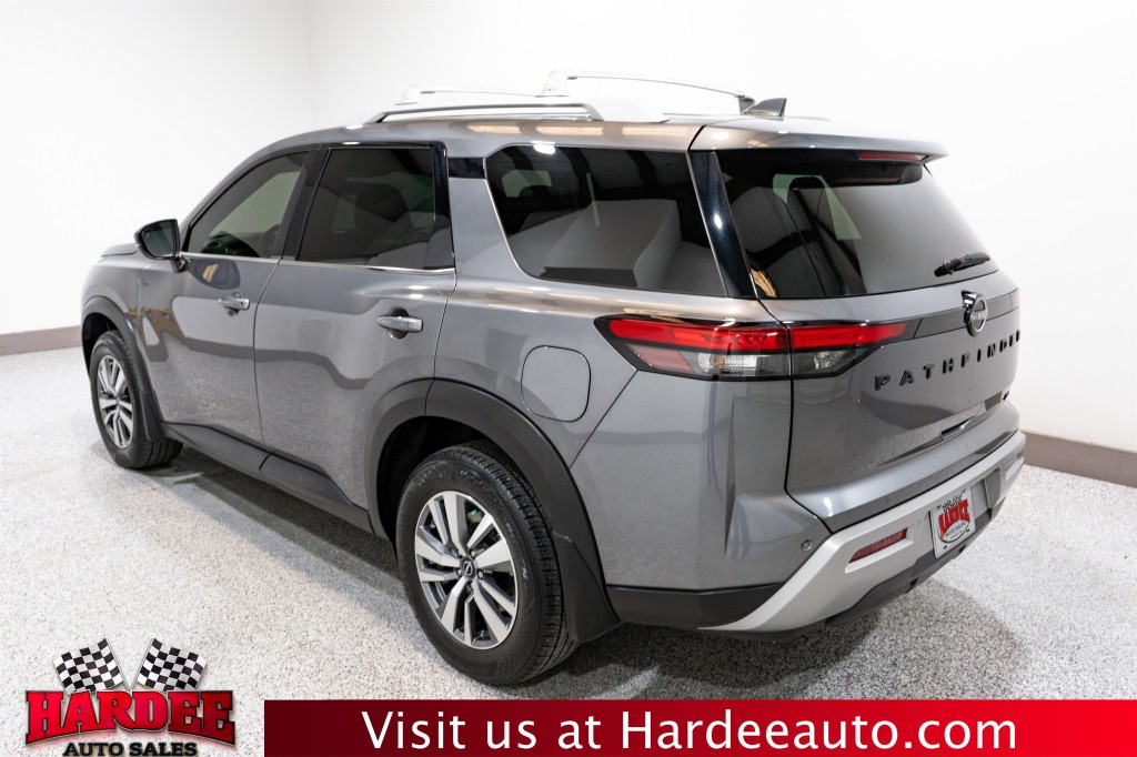 2023 Nissan Pathfinder Image 3