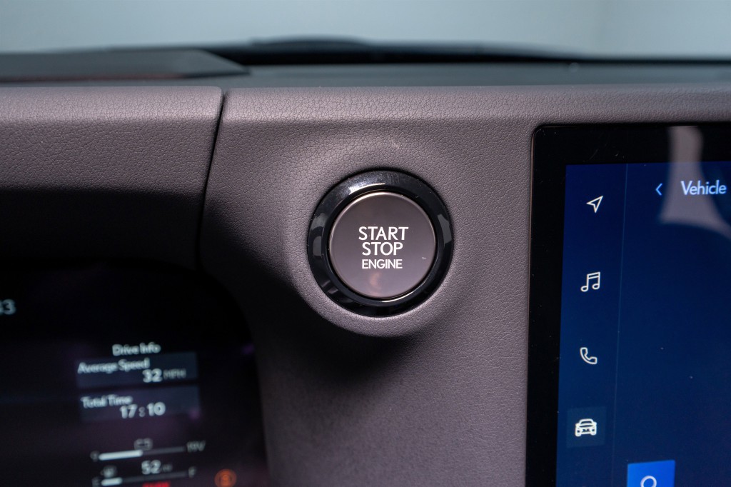 2024 Lexus GX Image 32