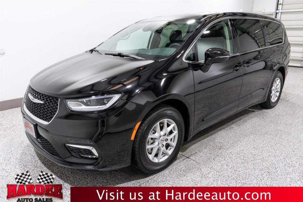 2024 Chrysler Pacifica Image 2