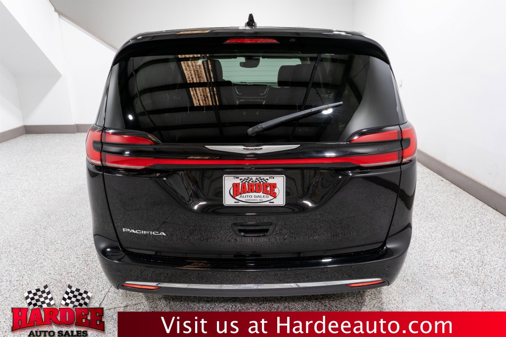 2024 Chrysler Pacifica Image 4