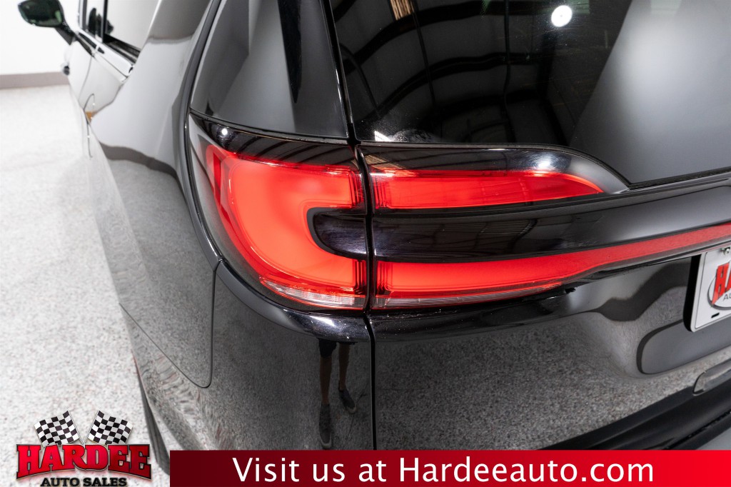 2024 Chrysler Pacifica Image 9