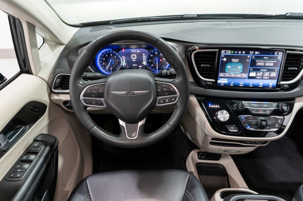 2024 Chrysler Pacifica Image 11