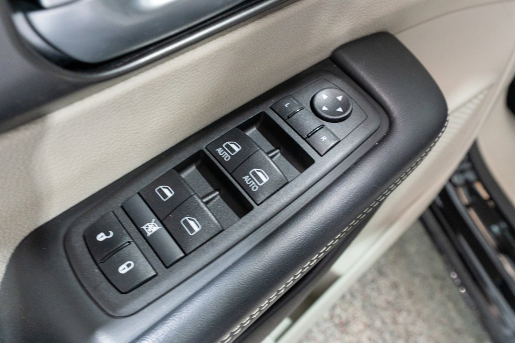 2024 Chrysler Pacifica Image 15