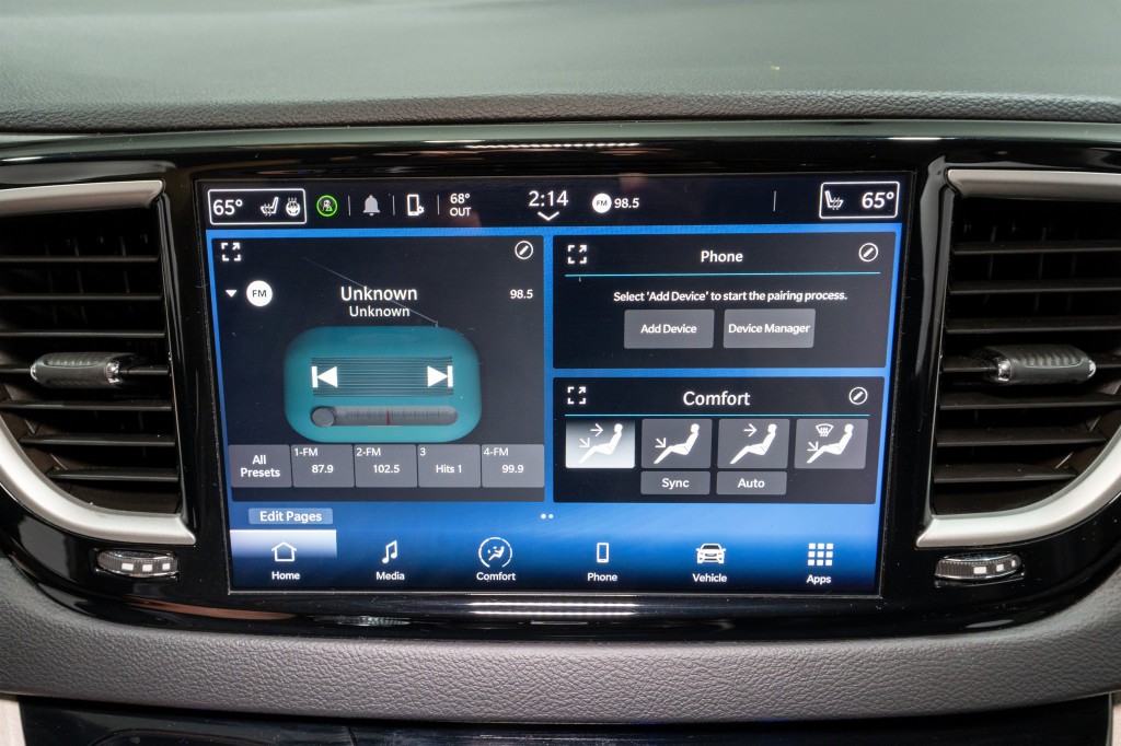 2024 Chrysler Pacifica Image 17