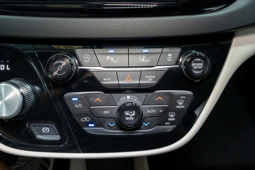 2024 Chrysler Pacifica Image 21