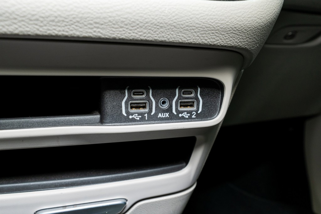 2024 Chrysler Pacifica Image 23