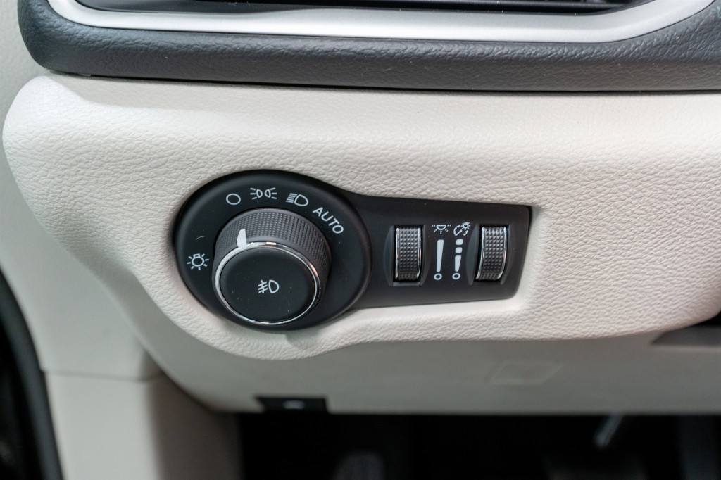 2024 Chrysler Pacifica Image 30