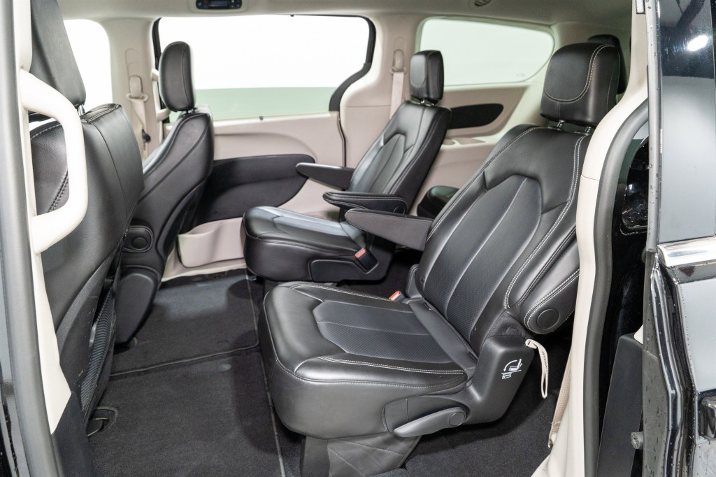 2024 Chrysler Pacifica Image 31