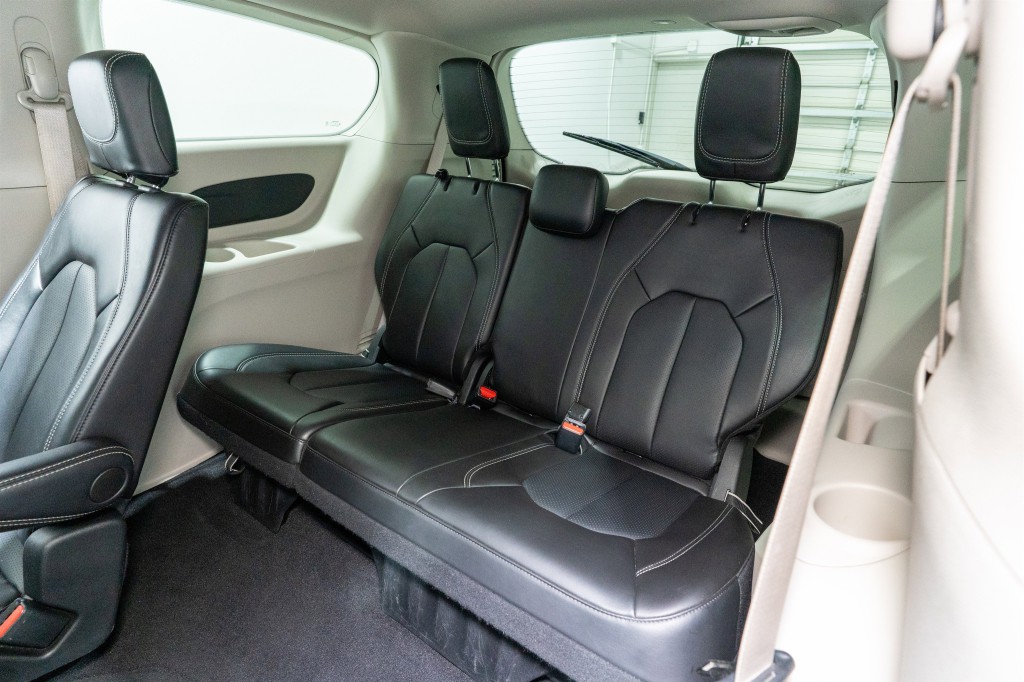 2024 Chrysler Pacifica Image 32