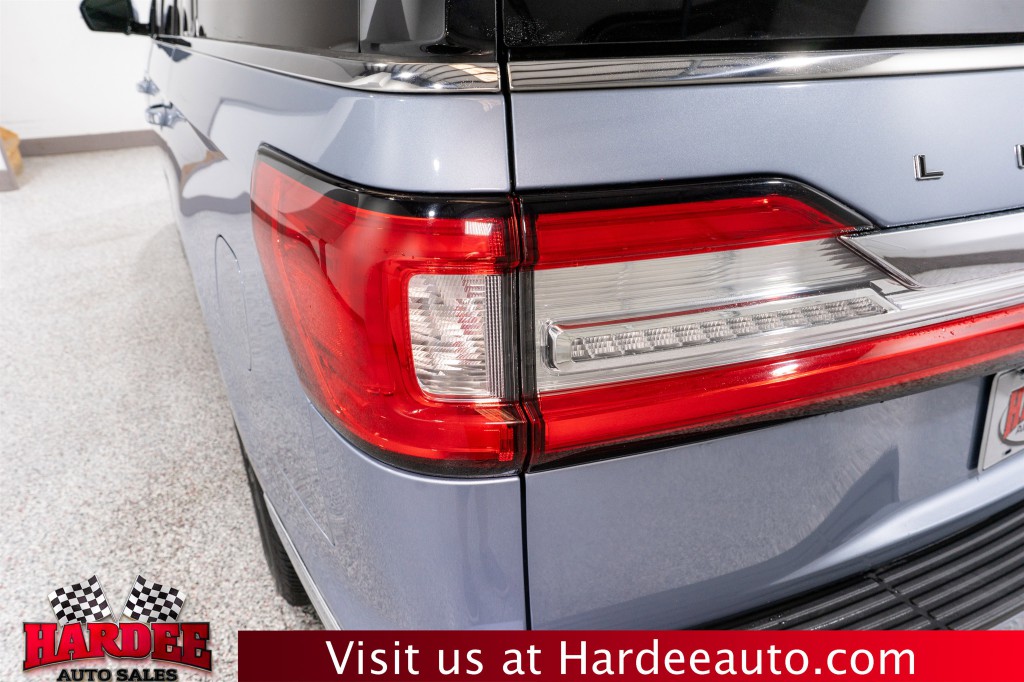 2019 Lincoln Navigator Image 9