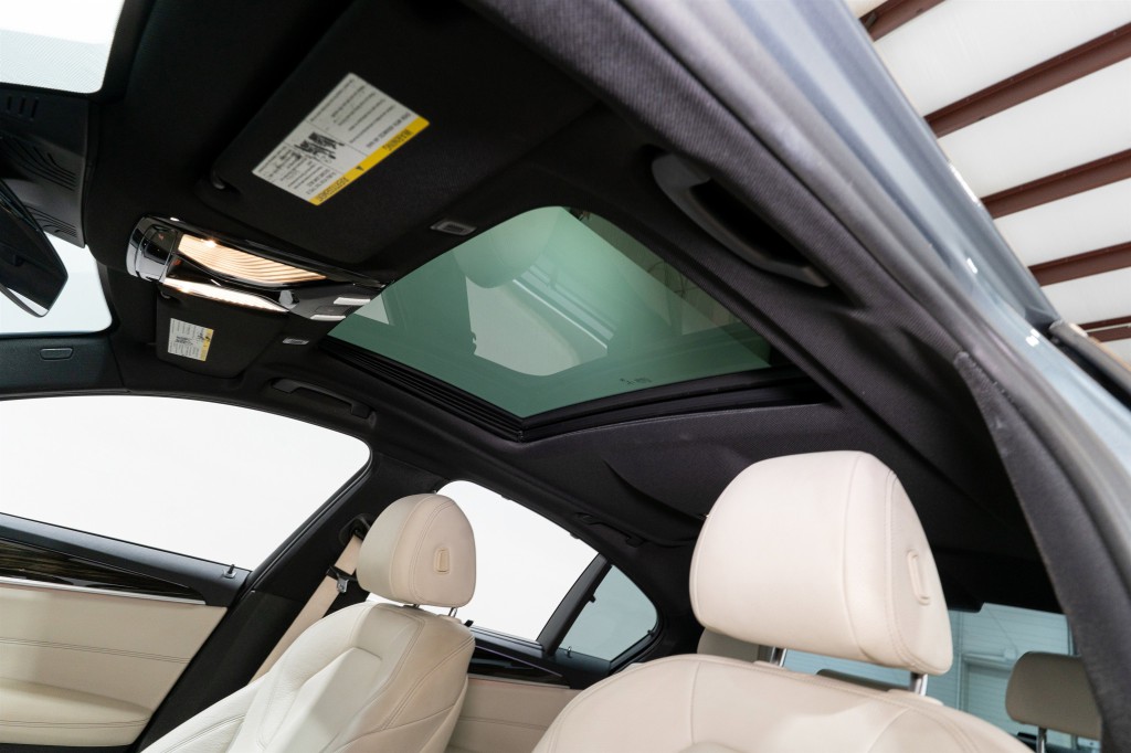 2019 BMW 5 Series Image 17