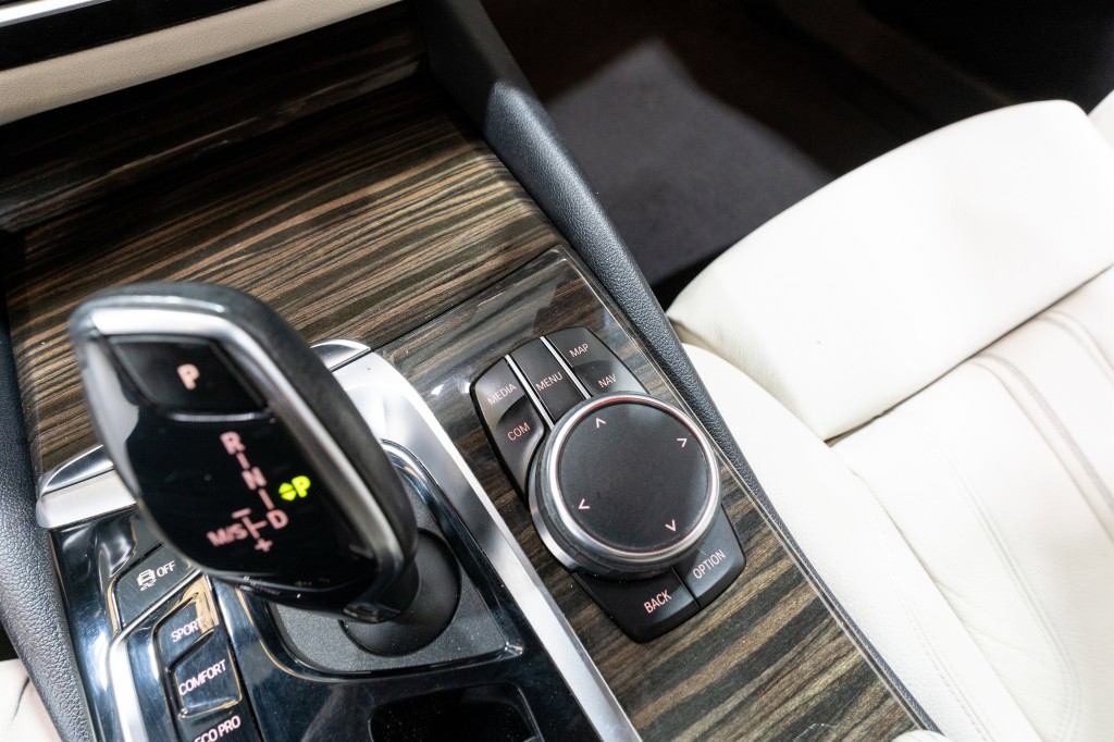 2019 BMW 5 Series Image 24