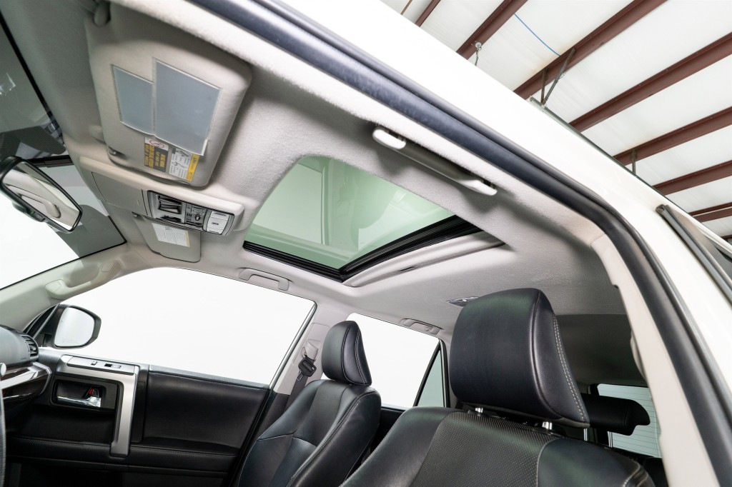 2018 Toyota 4Runner Image 16