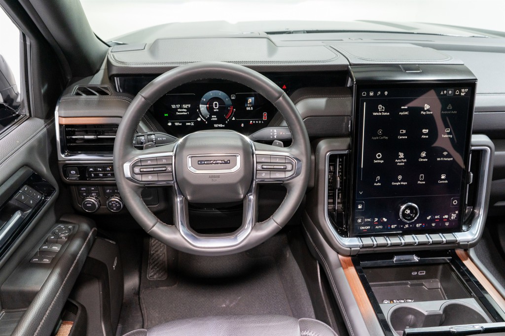 2025 GMC Yukon Image 11