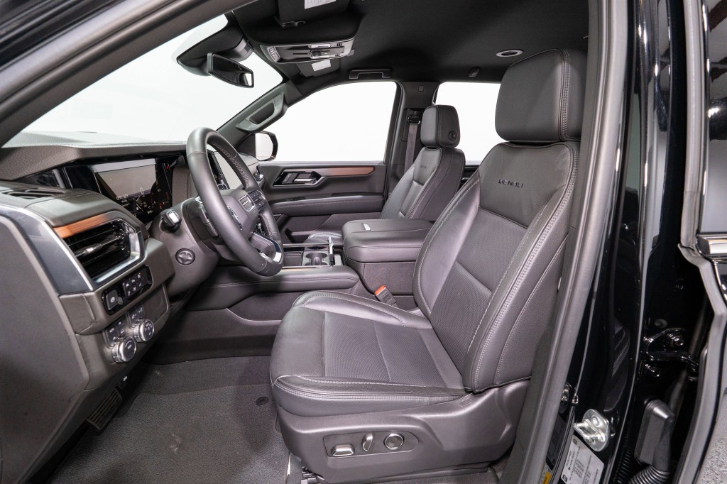 2025 GMC Yukon Image 17