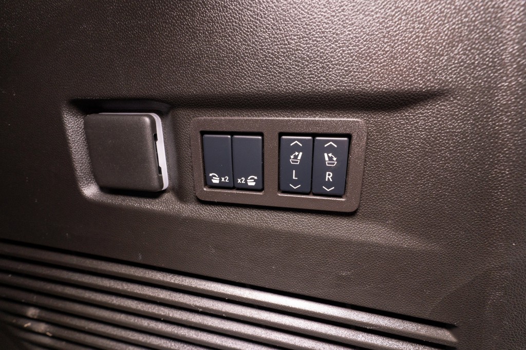 2025 GMC Yukon Image 38