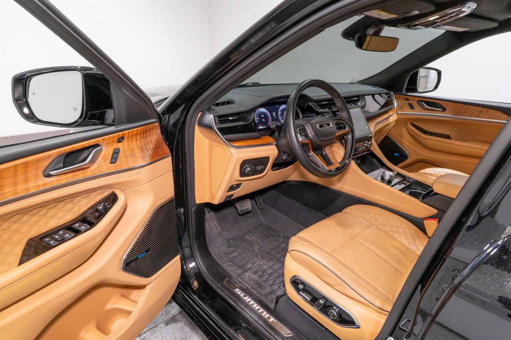 2023 Jeep Grand Cherokee Image 12