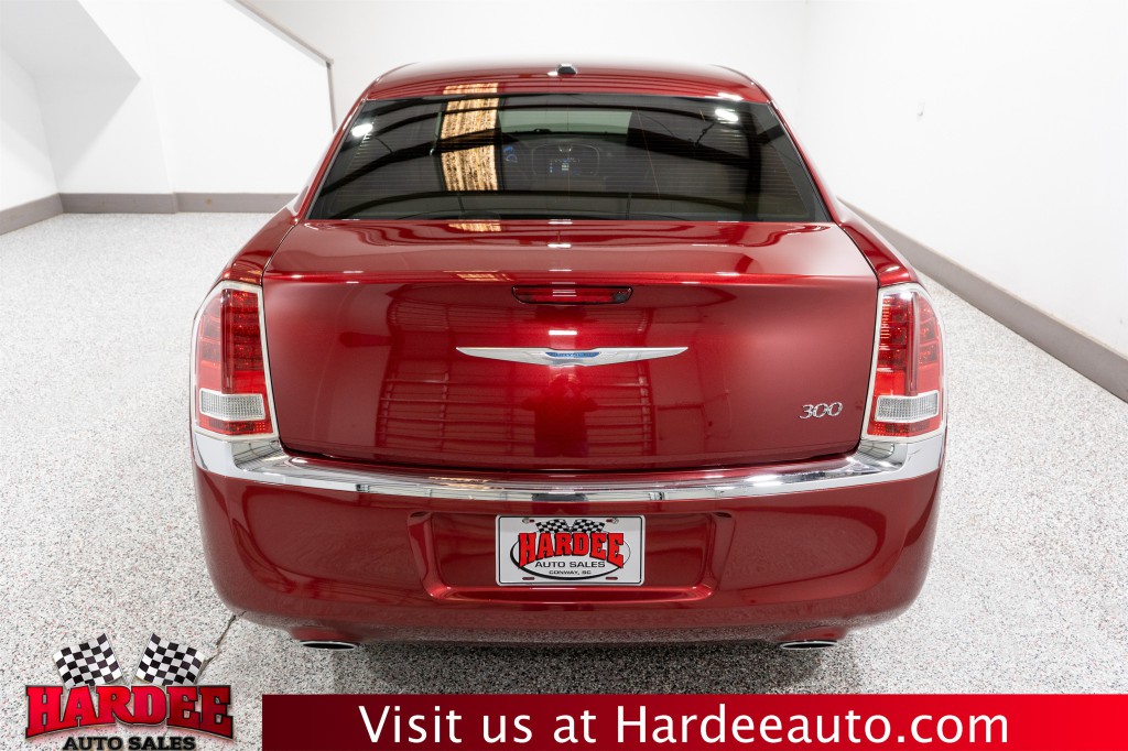 2013 Chrysler 300 Image 4