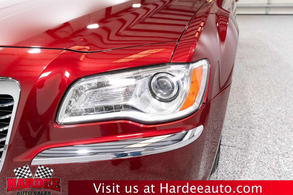 2013 Chrysler 300 Image 8