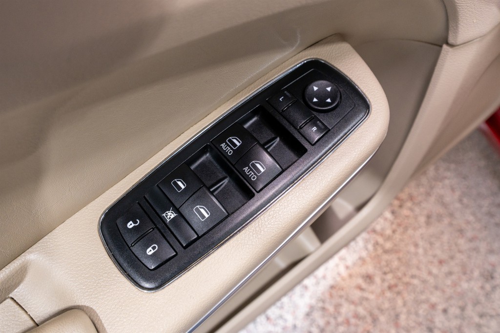 2013 Chrysler 300 Image 13