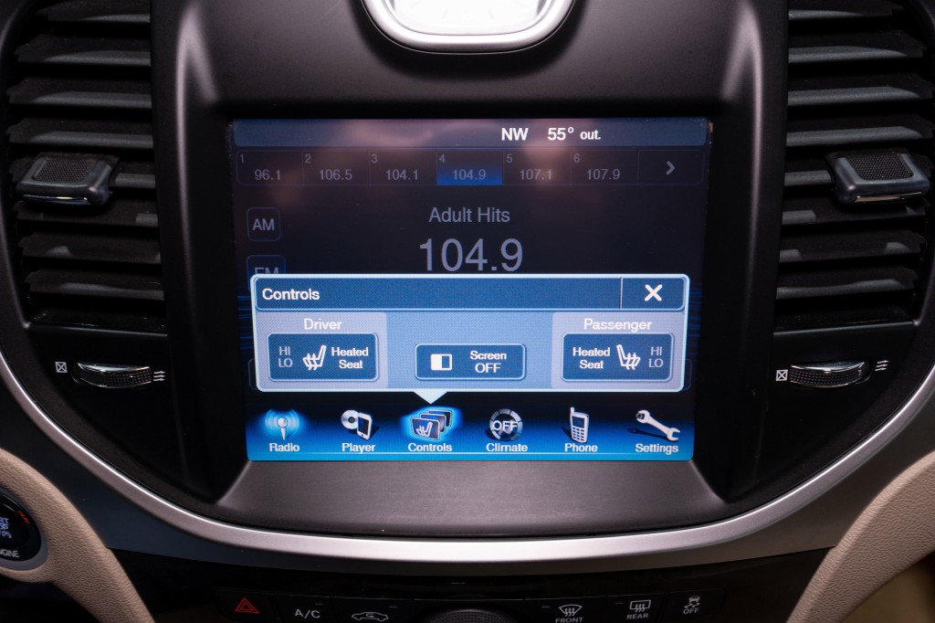 2013 Chrysler 300 Image 16