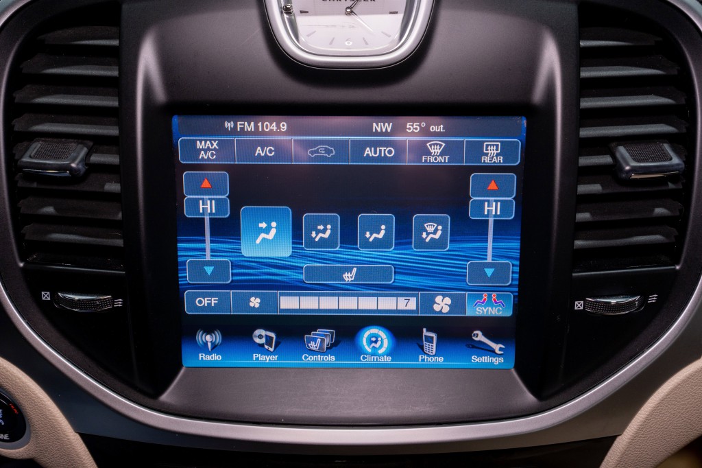 2013 Chrysler 300 Image 17