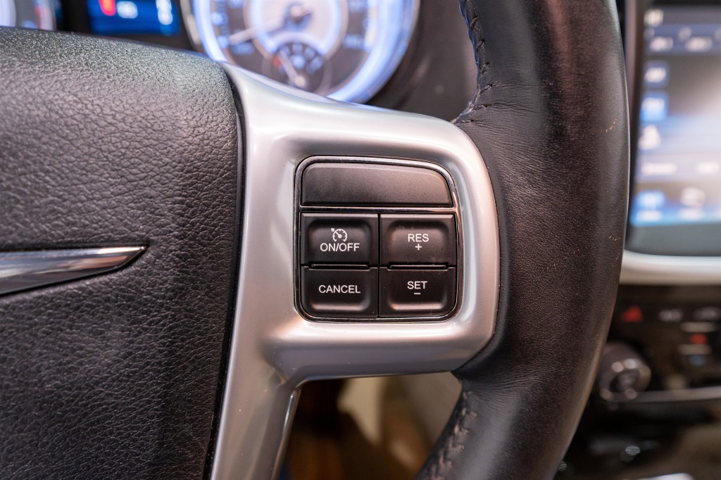 2013 Chrysler 300 Image 22